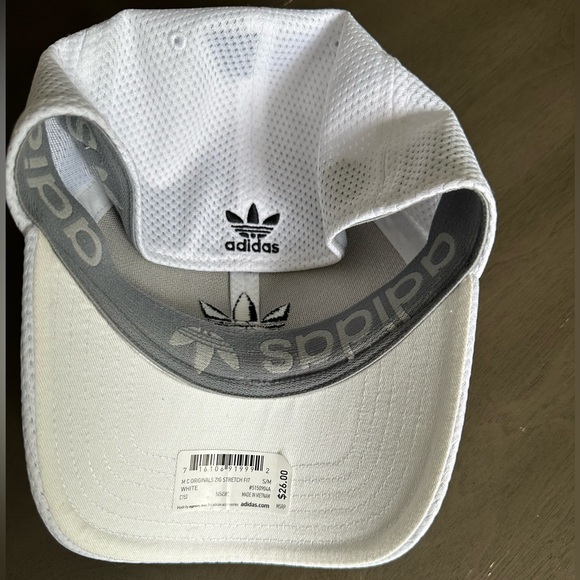 Score this sporty Adidas Baseball Cap! - Picture 3 of 3